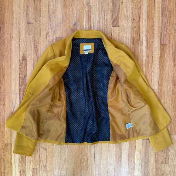 Bold mustard blazer—instant outfit brightener 💛 - Picture 3 of 8